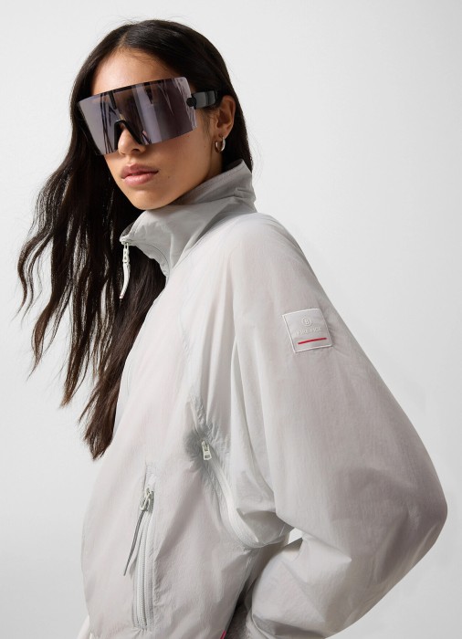 Товар серого цвета с внутренней стороны