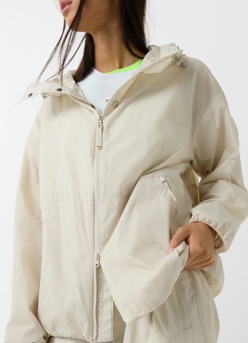 Товар бежевого цвета с внутренней стороны