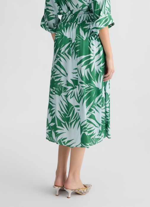 Товар зеленого цвета с внутренней стороны