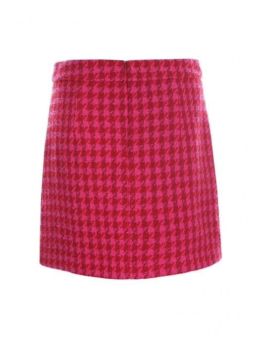 Товар красного цвета с внутренней стороны