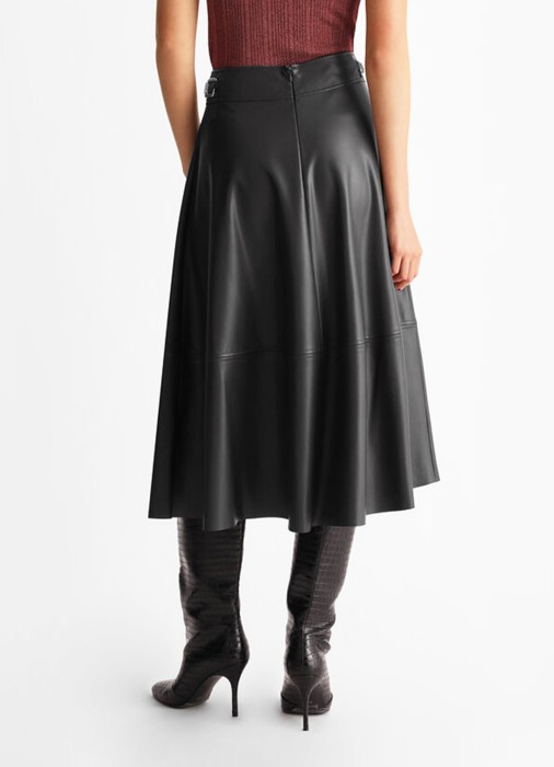 Товар черного цвета с внутренней стороны