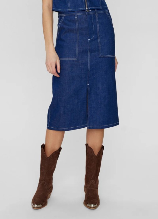 Товар синего цвета с внутренней стороны