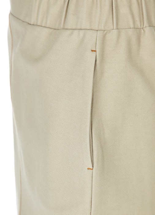 Товар бежевого цвета с внутренней стороны