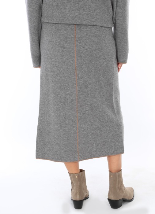 Товар серого цвета с внутренней стороны