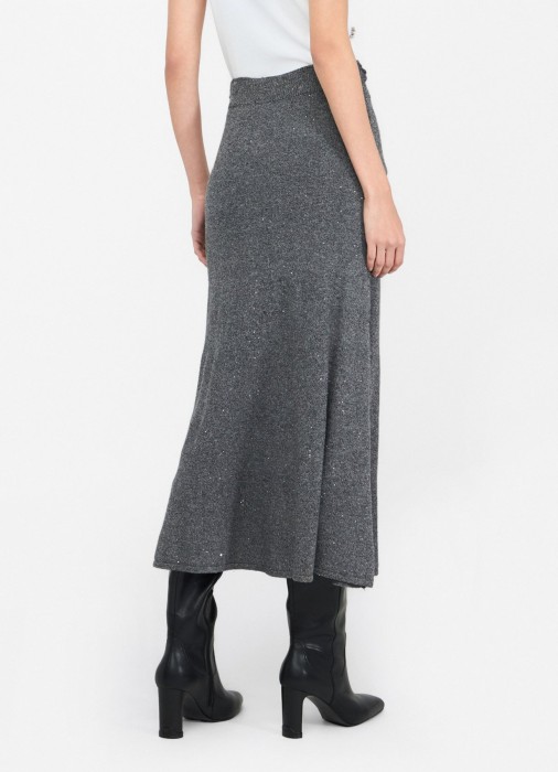 Товар серого цвета с внутренней стороны