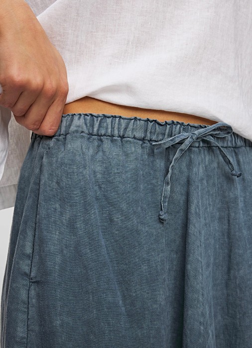 Товар синего цвета с внутренней стороны