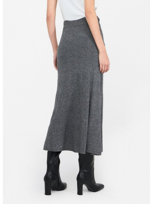 Товар серого цвета с внутренней стороны