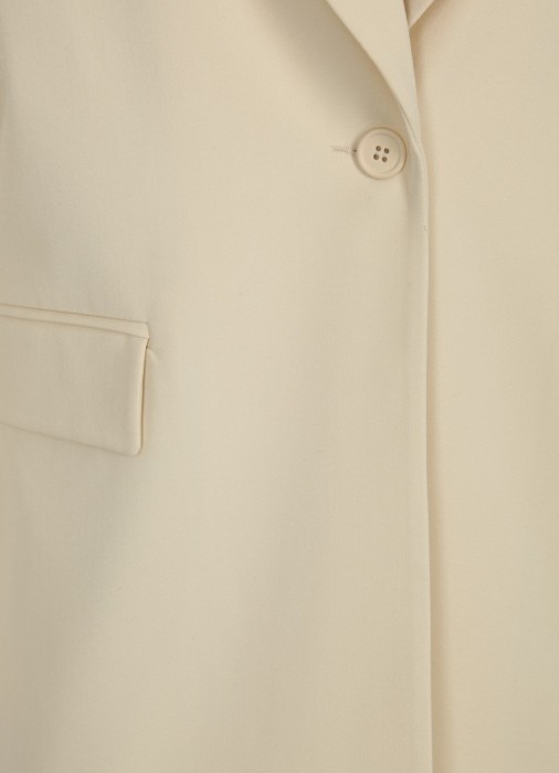 Товар бежевого цвета с внутренней стороны