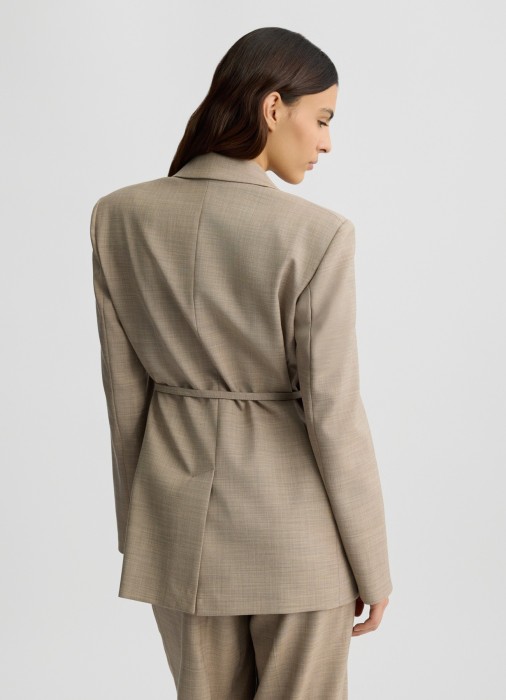 Товар бежевого цвета с внутренней стороны