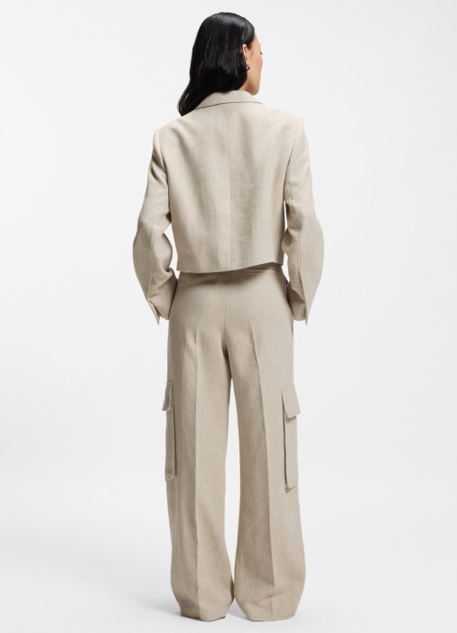 Товар бежевого цвета с внутренней стороны