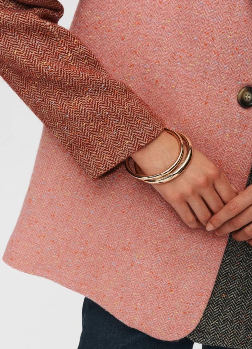 Товар разноцветного цвета с внутренней стороны