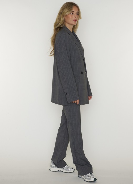 Товар серого цвета с внутренней стороны