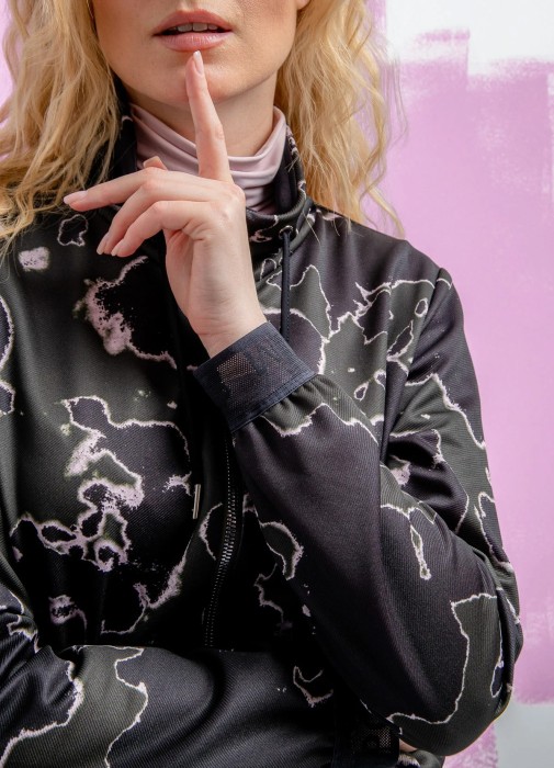 Товар зеленого цвета с внутренней стороны