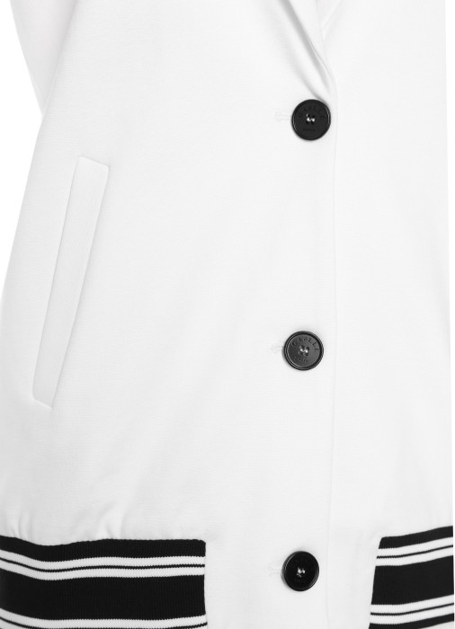 Товар белого цвета с внутренней стороны