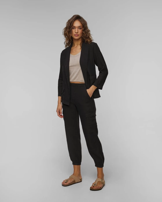 Товар черного цвета с внутренней стороны