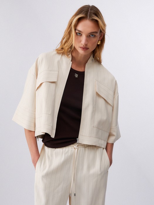 Товар бежевого цвета с внутренней стороны