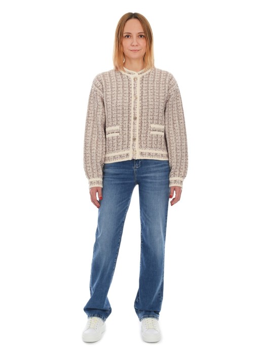 Товар бежевого цвета с внутренней стороны