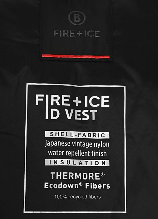 Товар черного цвета с внутренней стороны