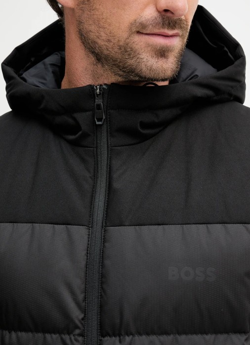 Товар черного цвета с внутренней стороны