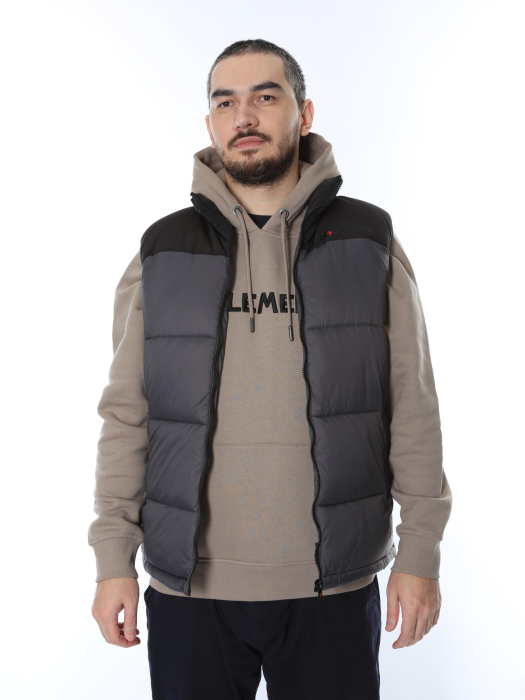 жилет мужской  от бренда zu+elements вид слева