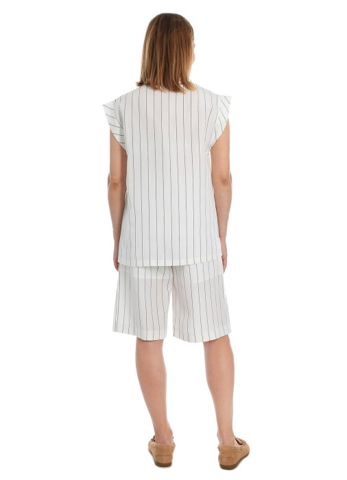 Товар белого цвета с внутренней стороны