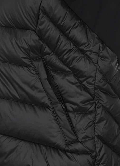 Товар черного цвета с внутренней стороны