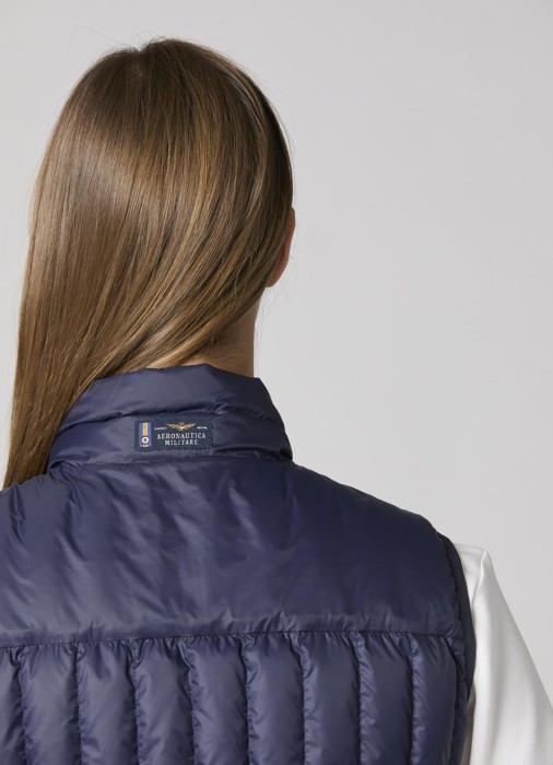 жилет женский  повседневного стиля с лицевой стороны