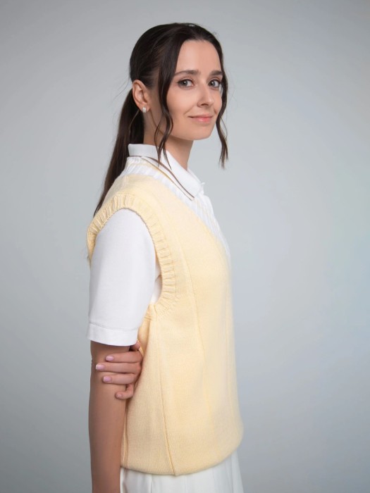 жилет женский  по цене 12600 руб вид справа