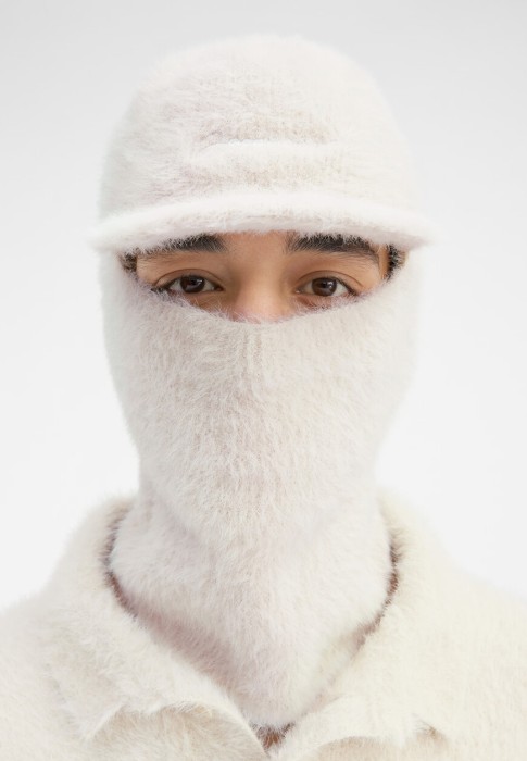 балаклава  от бренда jacquemus вид слева