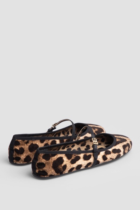 Товар разноцветного цвета с внутренней стороны