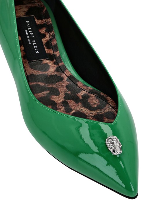 Товар зеленого цвета с внутренней стороны