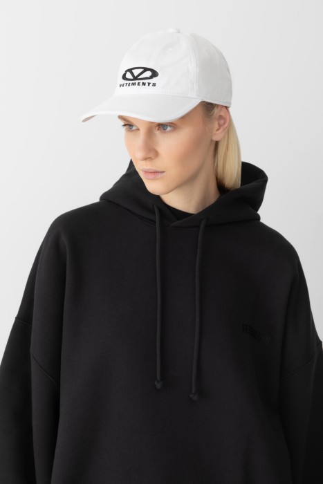 бейсболка  модель из лимитированной коллекции из америки вид сбоку