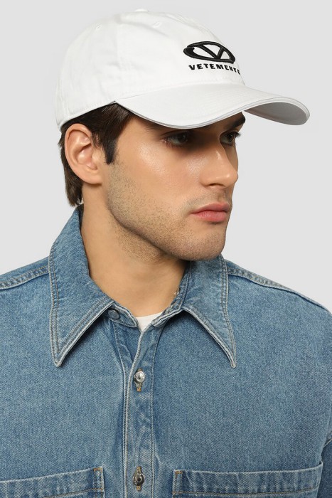 Товар белого цвета с внутренней стороны