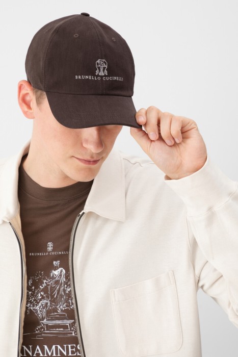 бейсболка  от бренда brunello cucinelli вид слева