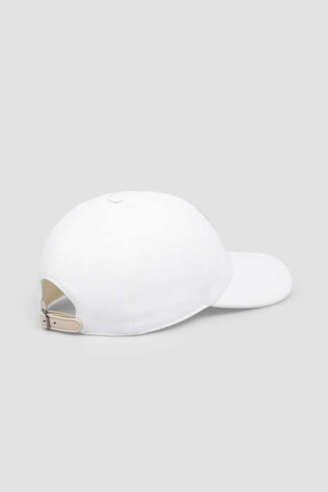 Товар белого цвета с внутренней стороны