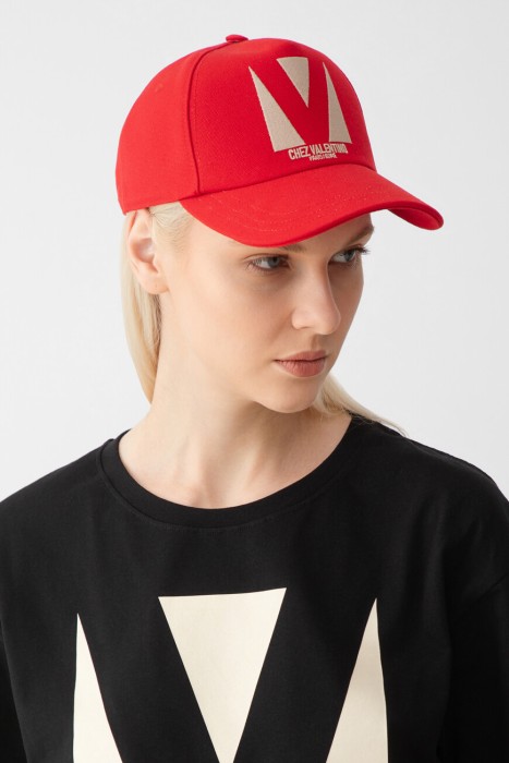 бейсболка  по цене 34750 руб вид справа