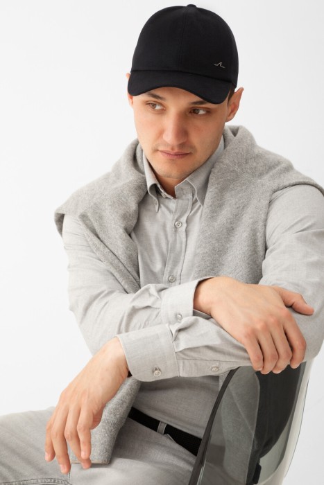 бейсболка  от бренда paul&shark вид слева