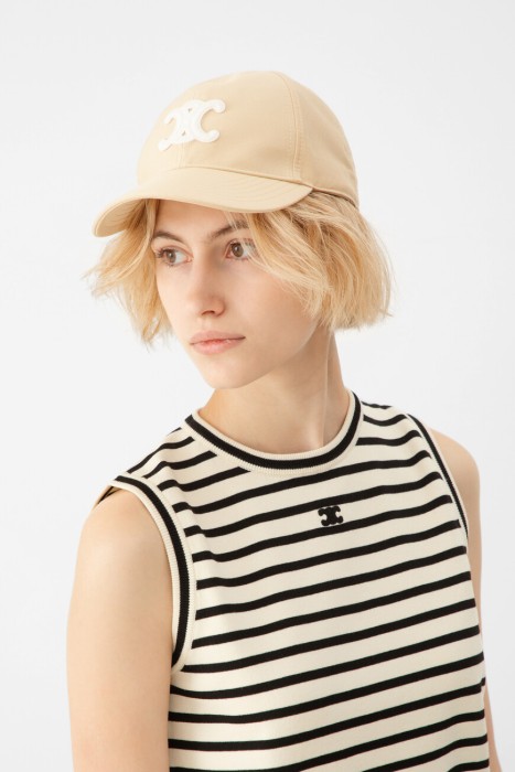 бейсболка  от бренда celine вид слева