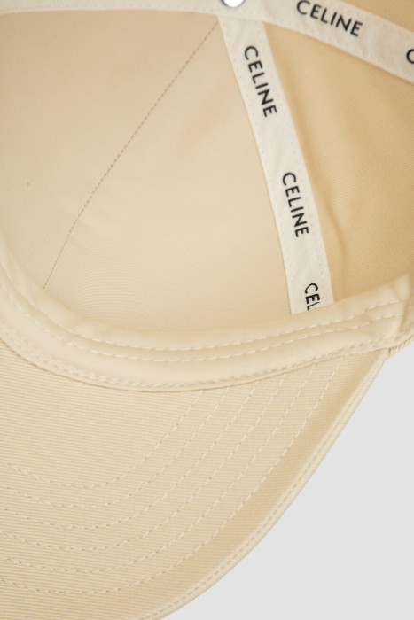 бейсболка  универсального стиля с лицевой стороны