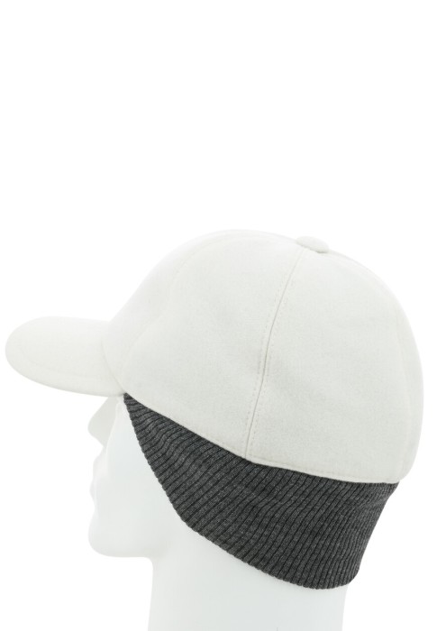 Товар белого цвета с внутренней стороны