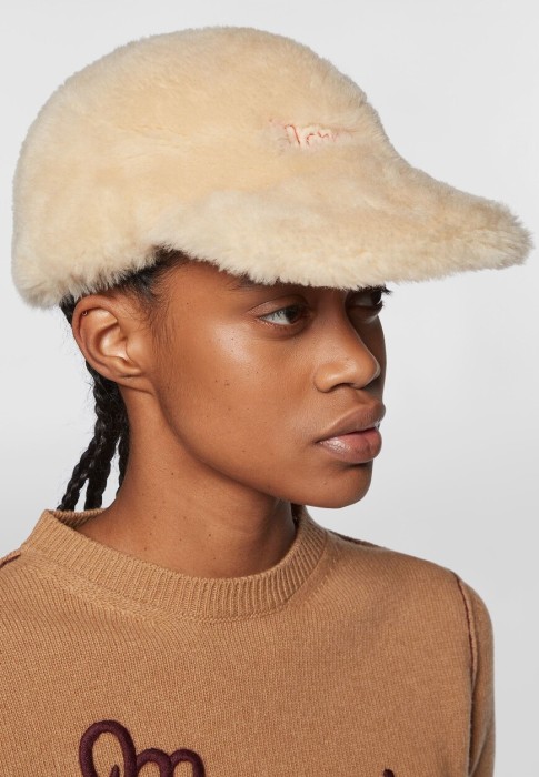 Товар белого цвета с внутренней стороны