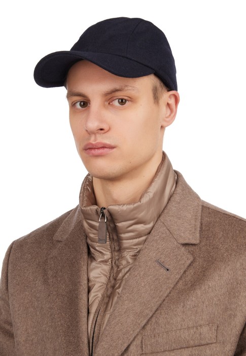 бейсболка  по цене 18830 руб вид справа