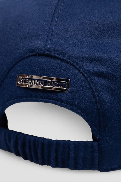 Товар синего цвета с внутренней стороны