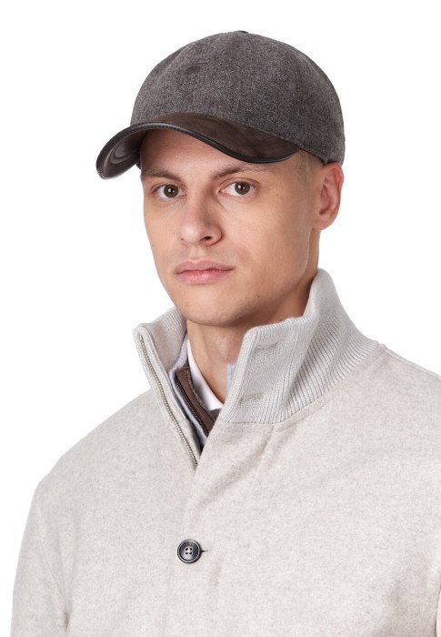 бейсболка  от бренда corneliani вид слева
