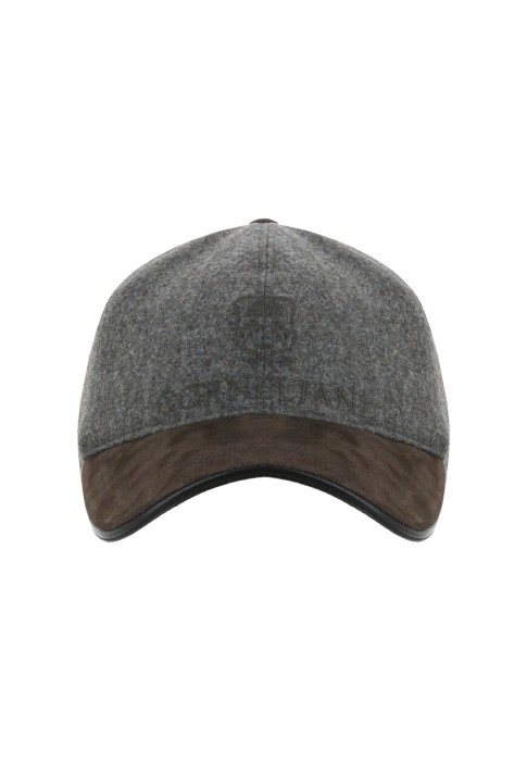 Товар коричневого цвета с внутренней стороны