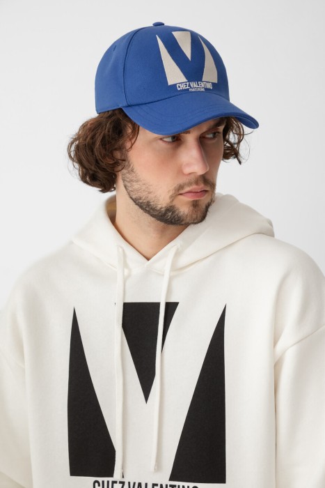 бейсболка  от бренда valentino вид слева