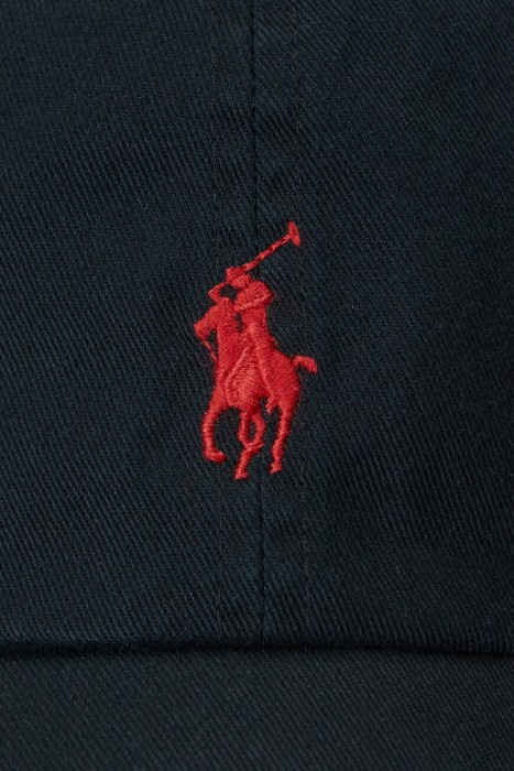 бейсболка  из америки вид сбоку