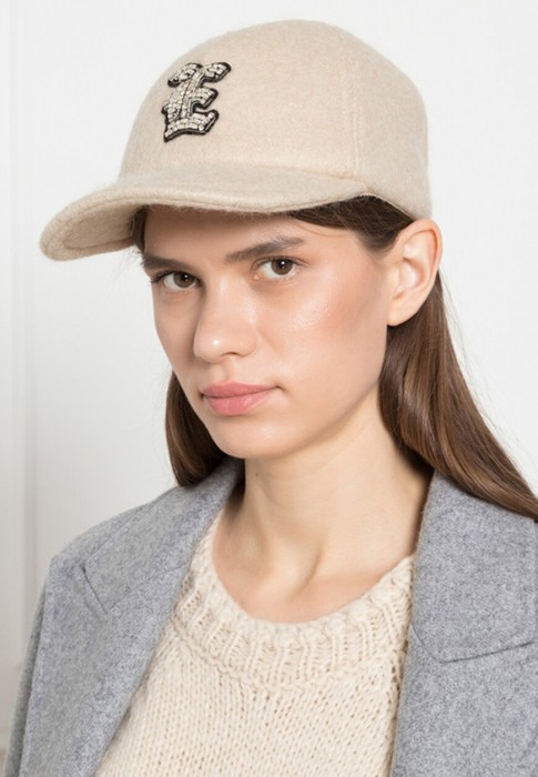 Товар бежевого цвета с внутренней стороны