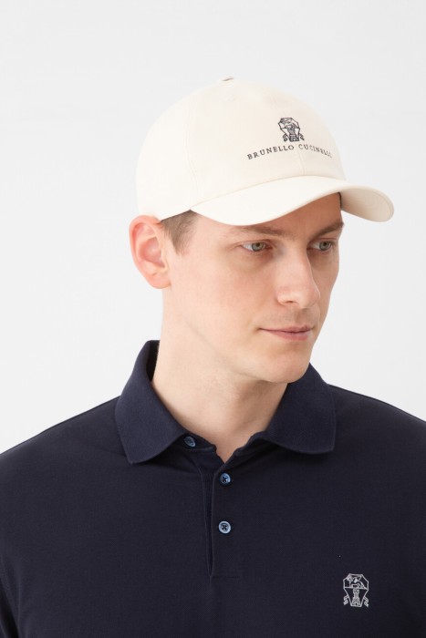 бейсболка  по цене 56500 руб вид справа