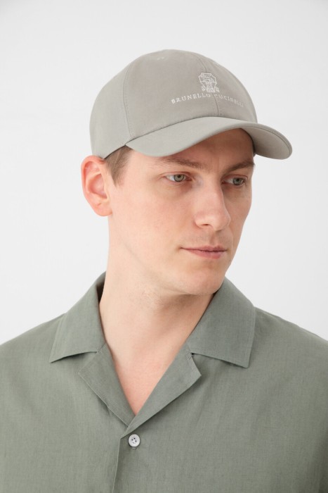 бейсболка  по цене 56500 руб вид справа